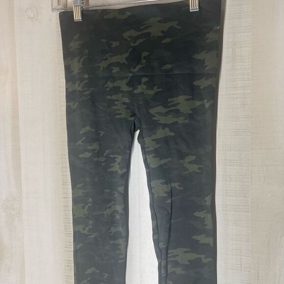 Spanx black green camouflage leggings, size medium - Picture 13 of 15